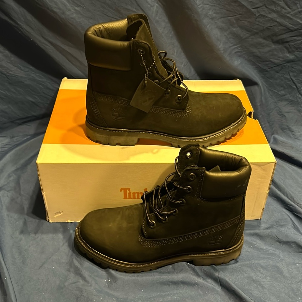 Timberland- Premium 6 in waterproof boot, black nubuck, 4 kids SW